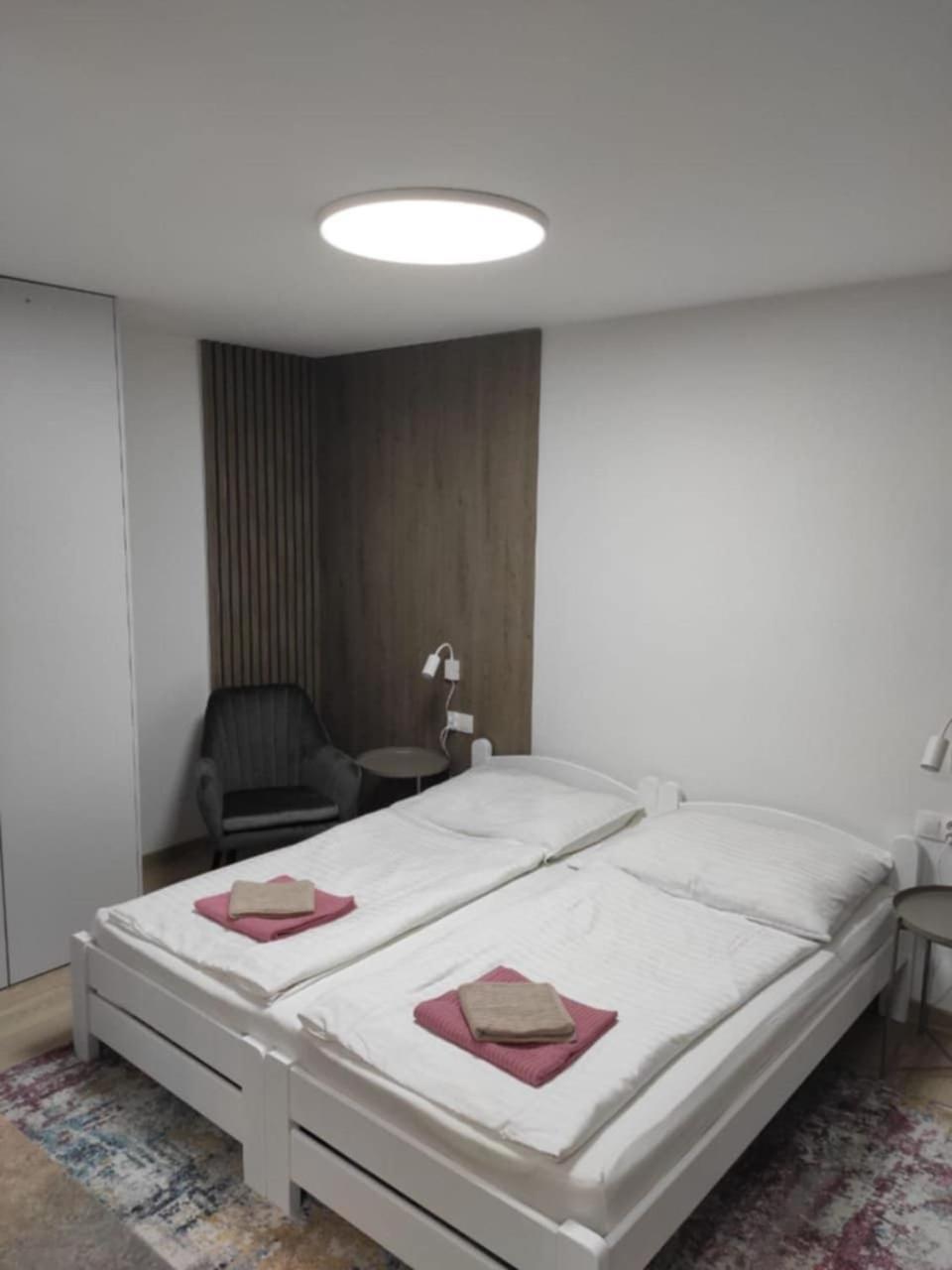Privat Julia Vrbov Exterior foto