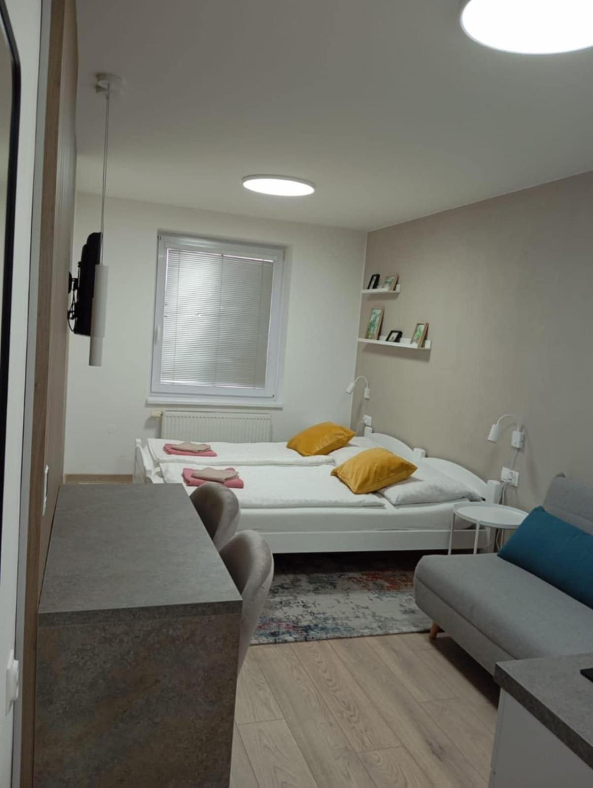 Privat Julia Vrbov Exterior foto