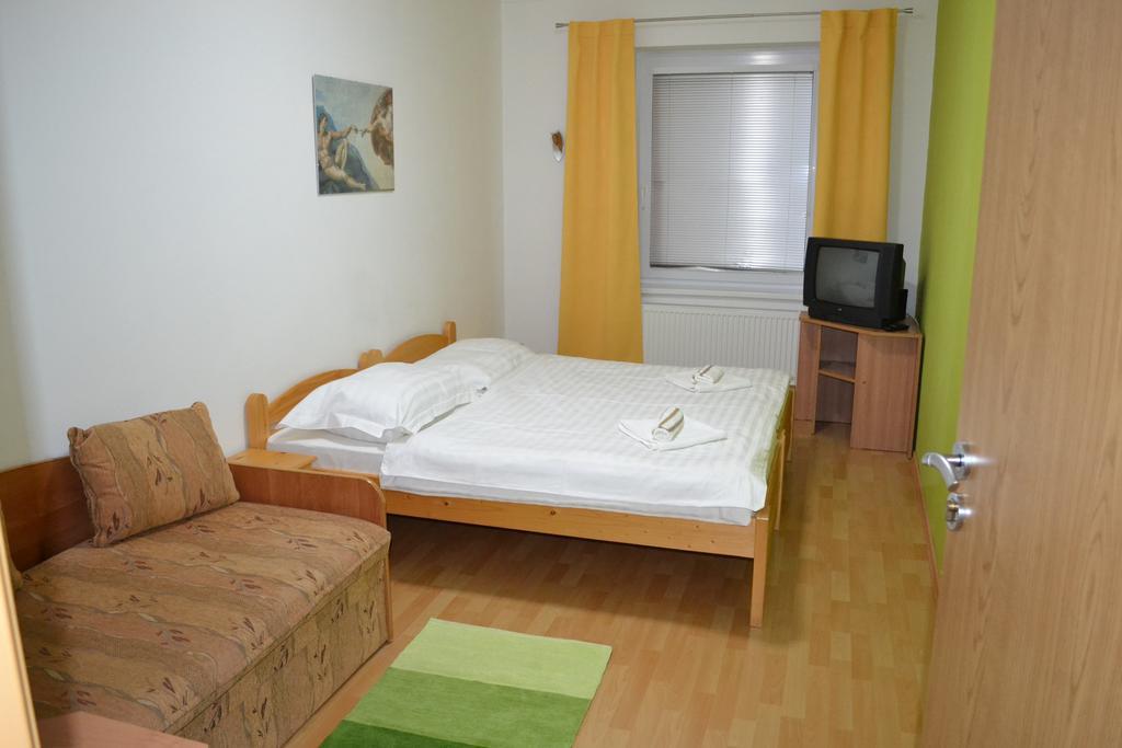 Privat Julia Vrbov Exterior foto